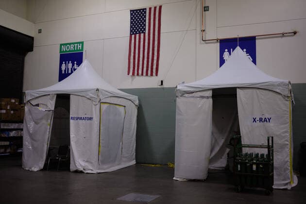 April 8, 2020, Worcester, Massachusetts, US: The building of the FEMA COVID-19 Field Hosiptal in collaboration with Umass Memorial Hospital at the DCU Center in Worcester, Massachusetts. The 250 bed hospital with have COVID-19 positive patients that are too sick to be home, but not sick enough for an ICU. The hospital is staffed by Umass Memorial Hospital. Worcester US - ZUMAd211 20200408_zap_d211_004 Copyright: xAllisonxDinnerx