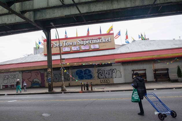 April 7, 2020, New York, United States: A closed seafood market in Brooklyn during the coronavirus outbreak..According to the information given by the Governor Andrew Cuomo it would appear that New York state has begun to flatten the curve with a decrease in hospitalizations and new infections of Coronavirus New York United States - ZUMAs197 20200407_zaa_s197_281 Copyright: xBraulioxJatarx