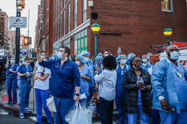 April 8, 2020, New York, NEW YORK, EUA: Healthcare workers applaud in tribute to all those who are working in the fight against the coronavirus in hospitals and health centers on April 08, 2020 in New York City, United States . More than 14,000 people are reported to have died in USA due to the COVID-19 outbreak. New York USA - ZUMAc233 20200408_zsp_c233_039 Copyright: xVanessaxCarvalhox
