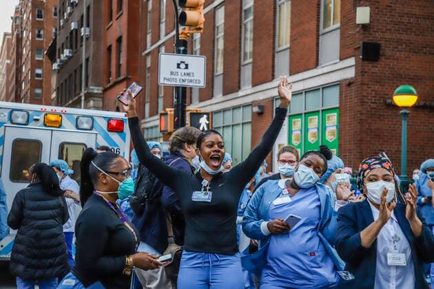 April 8, 2020, New York, NEW YORK, EUA: Healthcare workers applaud in tribute to all those who are working in the fight against the coronavirus in hospitals and health centers on April 08, 2020 in New York City, United States . More than 14,000 people are reported to have died in USA due to the COVID-19 outbreak. New York USA - ZUMAc233 20200408_zsp_c233_083 Copyright: xVanessaxCarvalhox