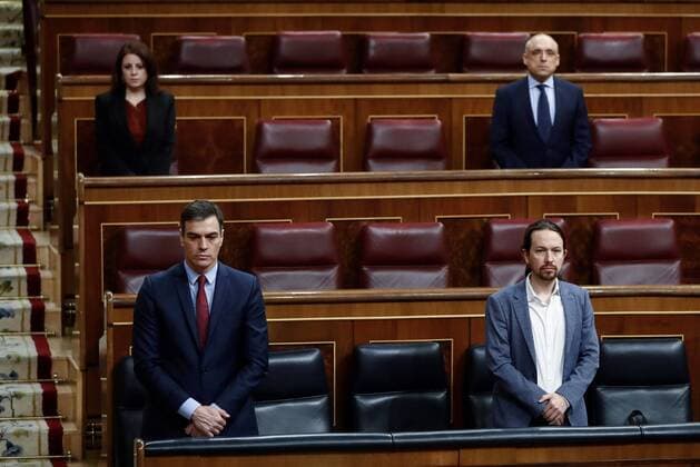 Spanish Prime Minister, Pedro Sanchez (L), and Second Deputy Prime Minister, Pablo Iglesias (R), together with other MPs observe a minute silence in memory of victims of coronavirus outbreak at the opening of the plenary session at Lower Chamber of Spanish Parliament, in Madrid, Spain, 09 April 2020. The session is to be focused in passing a new extension of the state of alarm due to coronavirus outbreak. Plenary session amid coronavirus outbreak !ACHTUNG: NUR REDAKTIONELLE NUTZUNG!  Copyright: xMariscalx GRAF7798 20200409-637220204722539661