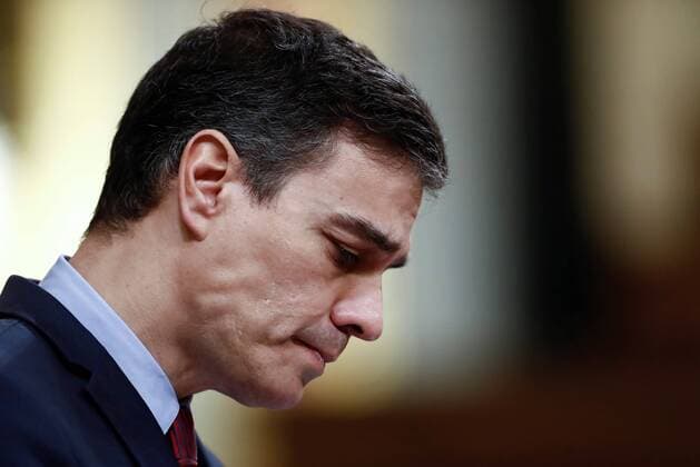 Spanish Prime Minister, Pedro Sanchez (C), delivers a speech during the plenary session at Lower Chamber of Spanish Parliament, in Madrid, Spain, 09 April 2020. The session is to be focused in passing a new extension of the state of alarm due to coronavirus outbreak. Plenary session amid coronavirus outbreak !ACHTUNG: NUR REDAKTIONELLE NUTZUNG!  Copyright: xMariscalx GRAF7810 20200409-637220214643195655