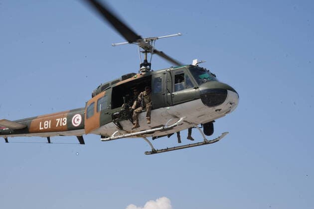 (200409) -- TUNIS, April 9, 2020 -- Photo taken on April 8, 2020 shows Tunisian soldiers patrolling by helicopter to maintain security during the COVID-19 outbreak, in Tunis, Tunisia. In order to contain the spread of the COVID-19 infections, Tunisian government has suspended most of commercial and cultural activities, called on people to stay home and imposed curfews in various cities. (Photo by Adele Ezzine Xinhua) TUNISIA-TUNIS-SOLDIERS-PATROL-COVID-19 huangxling 