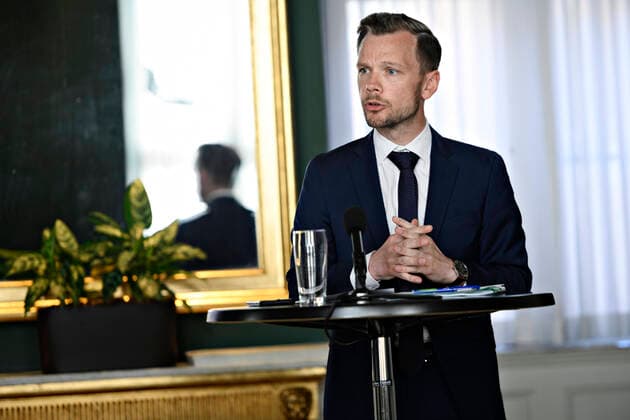 Minister of Employment Peter Hummelgaard S as he, together with the Minister of Finance, the Minister of Taxation and the Minister of Commerce, hold a press conference in the Ministry of Finance on Thursday, April 9, 2020 At the press conference, an update is given on the Danish economy during the corona eruption and a status on the relief packages, Copenhagen Denmark,  Copyright: PhilipxDavali PhilipxDavalix cop105 spdk20200409-124511-L