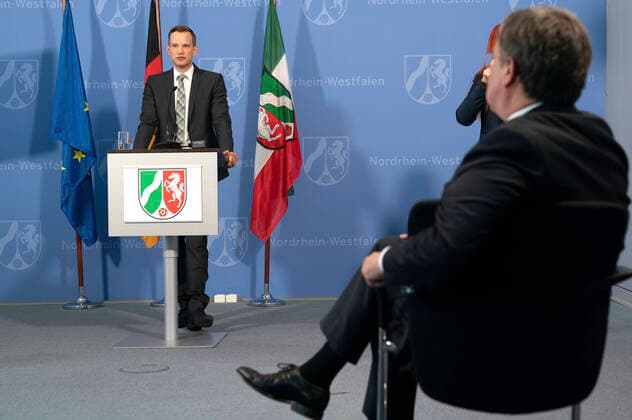 Hendrik Streeck at a press conference to present the Covid 19 Case Cluster Study at the State Chancellery Düsseldorf, 09 04 2020 Foto:xJ.xKrickx xFuturexImage
