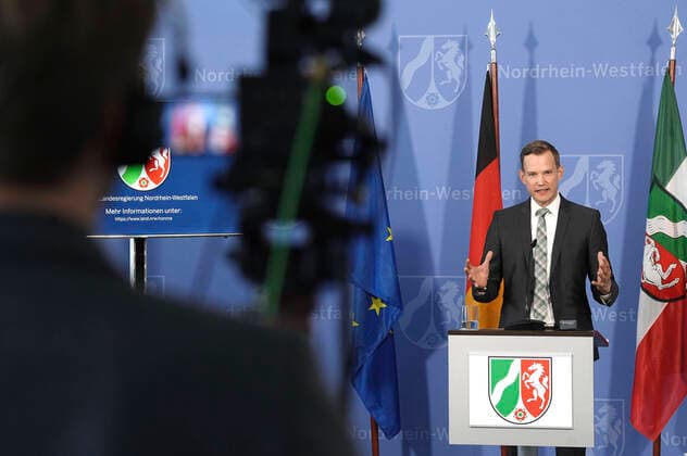 Hendrik Streeck at a press conference to present the Covid 19 Case Cluster Study at the State Chancellery Düsseldorf, 09 04 2020 Foto:xJ.xKrickx xFuturexImage