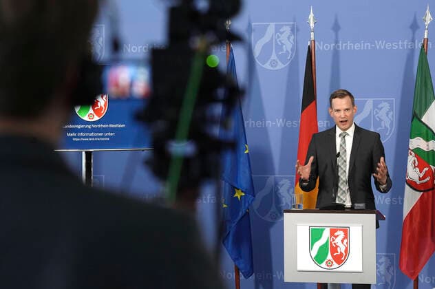 Hendrik Streeck at a press conference to present the Covid 19 Case Cluster Study at the State Chancellery Düsseldorf, 09 04 2020 Foto:xJ.xKrickx xFuturexImage