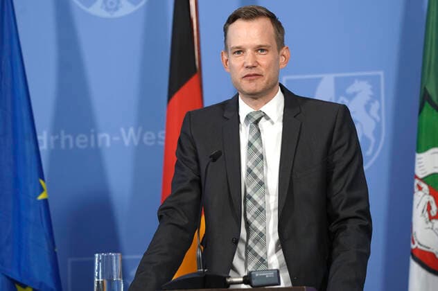 Hendrik Streeck at a press conference to present the Covid 19 Case Cluster Study at the State Chancellery Düsseldorf, 09 04 2020 Foto:xJ.xKrickx xFuturexImage
