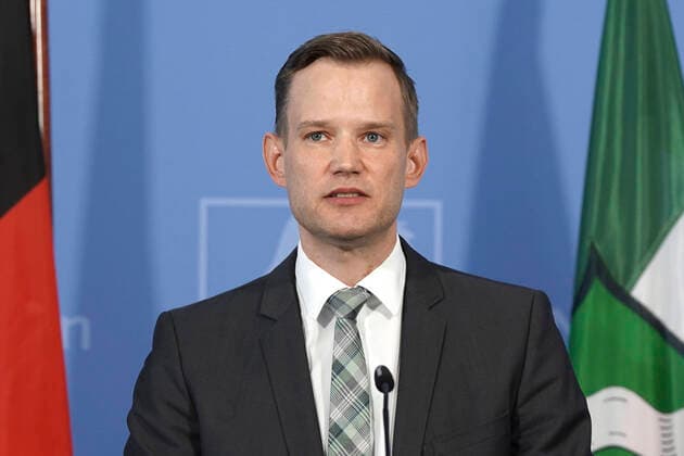 Hendrik Streeck at a press conference to present the Covid 19 Case Cluster Study at the State Chancellery Düsseldorf, 09 04 2020 Foto:xJ.xKrickx xFuturexImage