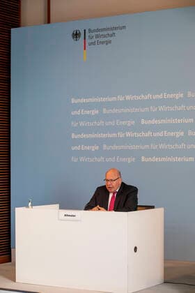 Germany, Berlin, Federal Ministry of Economics, Joint Press Statement by Minister of Economics Peter Altmaier CDU Bild and Minister of Health Jens Spahn CDU after Corona Cabinet, 09 04 2020