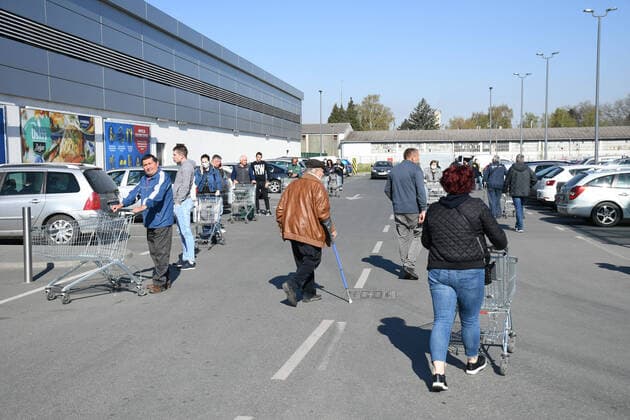 PXL_Shopping 09.04.2020., Bjelovar, Croatia - Hundreds of citizens are waiting in line for shopping shortly before Easter DamirxSpehar PIXSELL