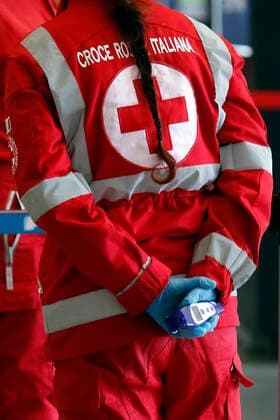 volunteers of the Red Cross Rome April 9th 2020. Termini train station. Due to the coronavirus emergency, bodyscanner were introduced at the mayor train stations. Since this morning, the Red Cross together with the volunteers of the Order of Doctors, will take the temperature with a body scanner on passenger arriving at the train stations. Photo Samantha Zucchi Insidefoto SamanthaxZucchi