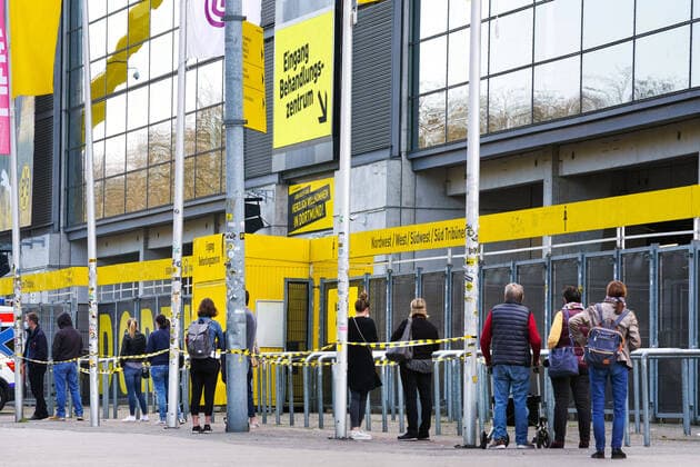 Dortmund, 9 April 2020 A temporary corona test and treatment centre has been set up in part of the Signal Iduna Park Westfalenstadion of the Bundesliga club BvB Borussia Dortmund Citizens can be tested for the novel COVID 19 coronavirus virus here Photo Patients waiting at a distance in front of the entrance to the treatment centre