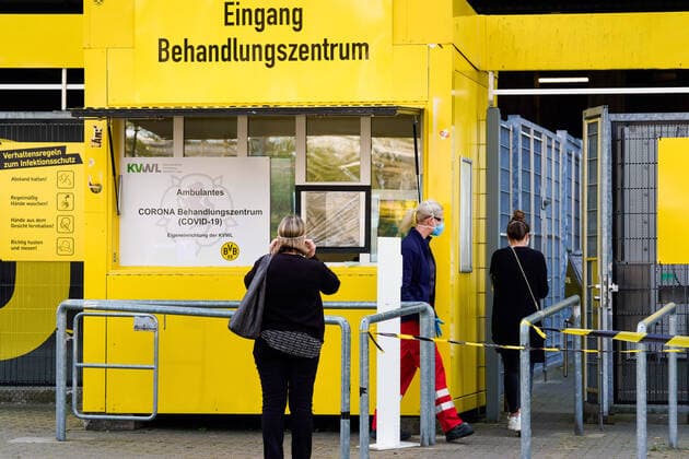 Dortmund, 9 April 2020 A temporary corona test and treatment centre has been set up in part of the Signal Iduna Park Westfalenstadion of the Bundesliga club BvB Borussia Dortmund Citizens can be tested for the novel COVID 19 corona virus here Photo of patients at the entrance to the treatment centre