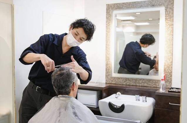New coronavirus Photo taken April 9, 2020, shows a barber shop in Tokyo. A state of emergency is in place in Tokyo, Osaka and five other big cities in Japan amid a surge in coronavirus infections. 