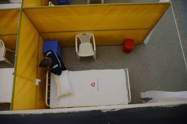 April 8, 2020, Nairobi, Kenya: A health worker inside a room charging a phone at The Aga Khan University Hospital in Nairobi. Nairobi Kenya - ZUMAs197 20200408_zaa_s197_176 Copyright: xDennisxSigwex