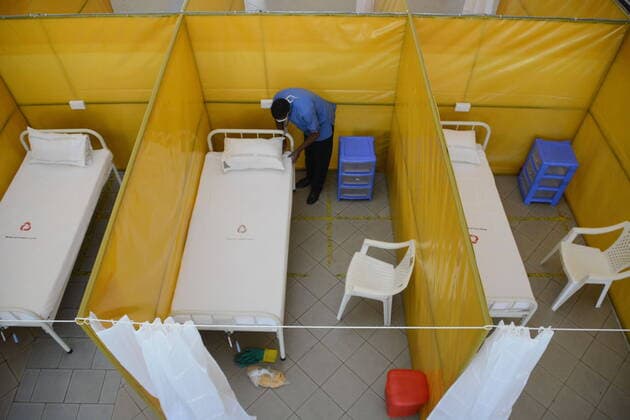 April 8, 2020, Nairobi, Kenya: A health worker is seen mending a bed at the yet to be used COVID-19 field hospital at The Aga Khan University Hospital in Nairobi, Kenya. The field hospital will be used to treat persons who test positive for the Coronavirus. Nairobi Kenya - ZUMAs197 20200408_zaa_s197_178 Copyright: xDennisxSigwex