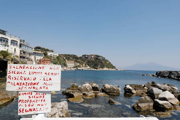April 9, 2020, Napoli, CAMPANIA, ITALIA: 09 04 2020 Naples, along the coast of Mergellina and Marechiaro, the only place in the world where you can swim among the remains of ancient Roman walls, returned to splendor thanks to the lack of people and illegal discharges in the days of the pandemic quarantine for the Covid-19 virus. Napoli ITALIA - ZUMAs236 20200409_zap_s236_034 Copyright: xFabioxSassox