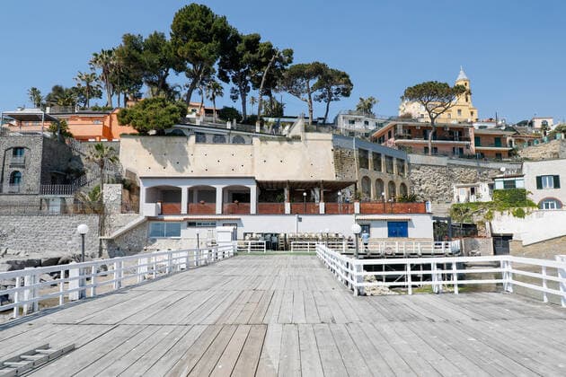 April 9, 2020, Napoli, CAMPANIA, ITALIA: 09 04 2020 Naples, along the coast of Mergellina and Marechiaro, the only place in the world where you can swim among the remains of ancient Roman walls, returned to splendor thanks to the lack of people and illegal discharges in the days of the pandemic quarantine for the Covid-19 virus. Napoli ITALIA - ZUMAs236 20200409_zap_s236_039 Copyright: xFabioxSassox