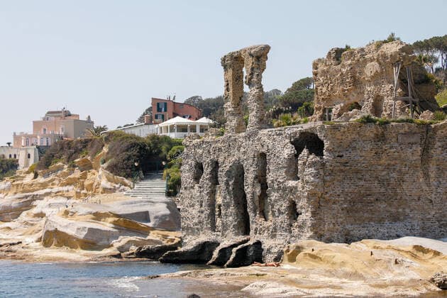 April 9, 2020, Napoli, CAMPANIA, ITALIA: 09 04 2020 Naples, along the coast of Mergellina and Marechiaro, the only place in the world where you can swim among the remains of ancient Roman walls, returned to splendor thanks to the lack of people and illegal discharges in the days of the pandemic quarantine for the Covid-19 virus. Napoli ITALIA - ZUMAs236 20200409_zap_s236_043 Copyright: xFabioxSassox