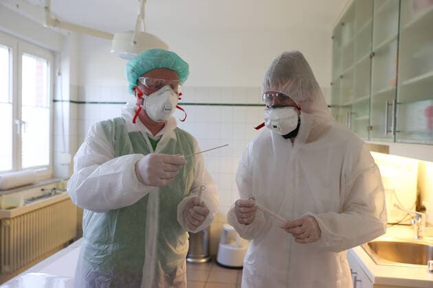 Coronavirus, mask shortage in German medical practices, doctor, medical practice, family doctor, doctor with mouth protection, FFP2 mask, respiratory mask with filter, and disposable protective goggles, safety glasses, laboratory, swab, search results web results swab tubes,