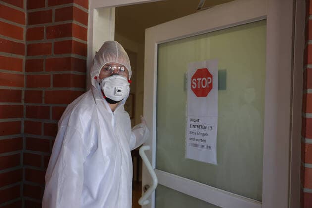 Coronavirus, mask deficiency in German medical practices, doctor, medical practice, family doctor, doctor with mouth protection, FFP2 mask, respiratory protection mask with filter, and disposable protective goggles, safety goggles,