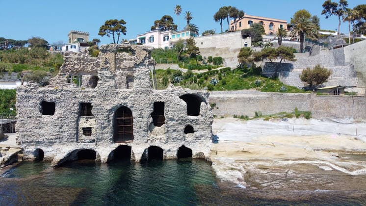 April 9, 2020, Napoli, CAMPANIA, ITALIA: 09 04 2020 Naples, along the coast of Mergellina and Marechiaro, the only place in the world where you can swim among the remains of ancient Roman walls, returned to splendor thanks to the lack of people and illegal discharges in the days of the pandemic quarantine for the Covid-19 virus. Napoli ITALIA - ZUMAs236 20200409_zap_s236_076 Copyright: xFabioxSassox