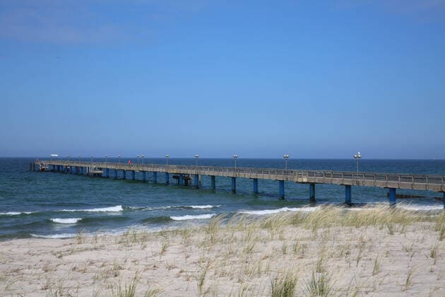 Nothing goes more at the sea View on Thursday 09 04 2020 of the almost empty Baltic seaside resort Graal Müritz County Rostock The town currently provides a foretaste of the upcoming Easter weekend According to a regulation of the local government, locals will no longer be allowed to take long walks on the beaches of the state of