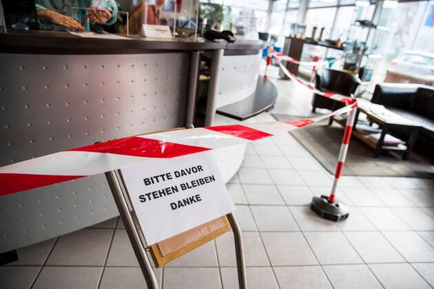 Barricade in a car workshop to protect employees in Berlin on 9 April 2020 To slow down the spread of Coronavirus SARS CoV 2, the federal and state governments decided on further restrictions After museums, theatres, sports events, etc. were banned, further tighte