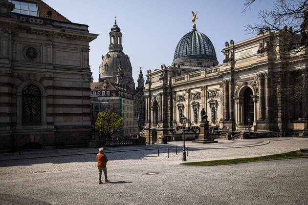 A woman walking along Bruehls Terrace in downtown Dresden, 09 04 2020 Due to the spread of the coronavirus, there are restrictions on access throughout Germany Dresden Germany Copyright: xFlorianxGaertner photothek.netx