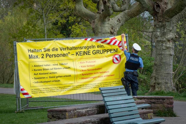 On Thursday 09 04 2020, a police patrol will check whether the rules of conduct in the context of the Corona Pandemic are being observed at Staden in Saarbrücken For the Easter weekend, the police have announced increased controls at the well-known Saarbrücken excursion destinations bub