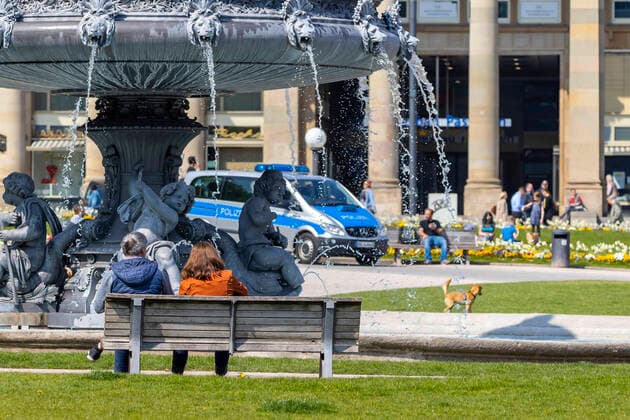 DEU, Germany, Baden Württemberg, Stuttgart, 09 04 2020 Spring and Conora in Stuttgart the majority of people followed the general ruling as a result of the Conora pandemic and kept their distance from the Schlossplatz Stuttgart