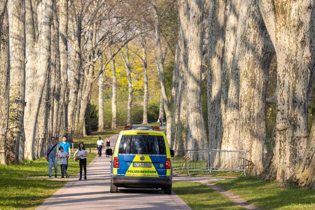 DEU, Germany, Baden Württemberg, Stuttgart, 09 04 2020 Avenue of plane trees in the Lower Palace Gardens in Stuttgart In spring weather and almost summery temperatures, most people followed the rules and kept their distance