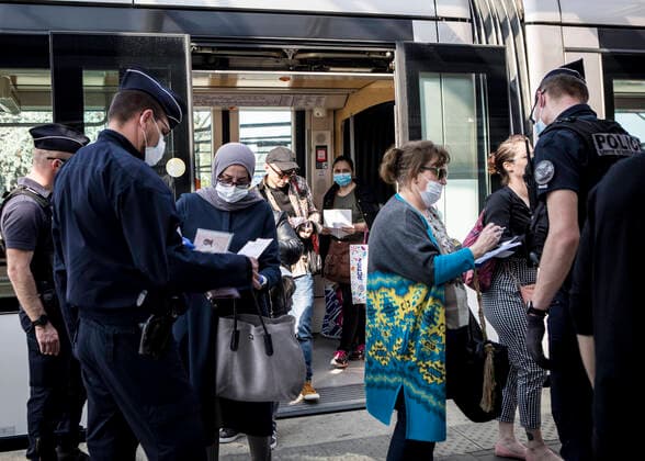 French policemen control the surroundings of the in Strasbourg, eastern France, on April 9, 2020, on the 24th day of a strict lockdown in France to stop the spread of COVID-19 NEWS : Covid 19 Coronavirus en France - Strasbourg - 09 04 2020 ElyxandroCEGARRA PANORAMIC 
