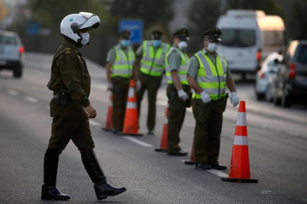 Santiago, April 9, 2020 Carabineros apply the cordon sanitaire on Route 68 at kilometer 15 in the direction of the coast, this will be in force from today at 18 00 hours until Sunday at 22 hours Andres Pina Aton Chile, Curacaci Chile Aton 411137  Copyright: ANDRESxPINA ATONxCHILE