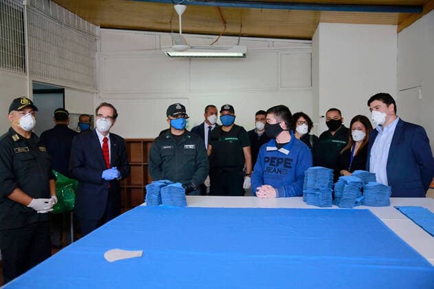 Santiago, April 9, 2020 Justice Minister Hernan Larrain visited Puente Alto prison during the global coronavirus pandemic Ministry of Justice via Aton Chile, Santiago Chile Aton 411143  Copyright: MINISTERIOxDExJUSTICIAxVIAxATONxCHILE