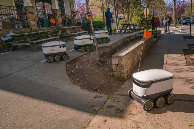 News Bilder des Tages April 9, 2020: A Starship Technologies robot returns back to Broad Branch Market after delivering food to residents in Washington, DC on Thursday, April 9, 2020. Broad Branch Market has closed their store due to COVID 19 and operating with phone-in orders, purchasing small items at the window and using Starship Technologies for robotic deliveries of food to the neighborhood. - ZUMAc206 20200409_zap_c206_005 Copyright: xKenxCedenox