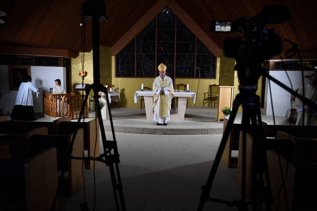 HOLY THURSDAY MASS COVID-19, Brisbane s Catholic archbishop Mark Coleridge delivers a Holy Thursday mass, which is being broadcasted online, to an empty chapel at St Vincent s Private Hospital in Brisbane, Thursday, April 9, 2020. The hospital has made preparations to take in coronavirus victims if needed. ( NO ARCHIVING, EDITORIAL USE ONLY, NO USE IN BOOKS WITHOUT CONSENT BRISBANE QLD AUSTRALIA  Copyright: xDANxPELEDx 20200409001462629733
