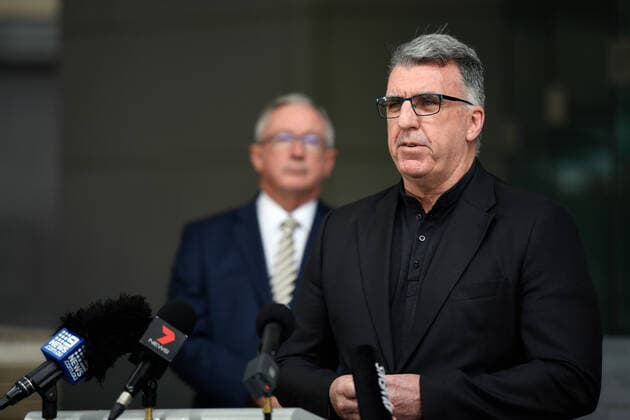 BRAD HAZZARD COVID-19 PRESSER, Health Services Union (HSU) Secretary Gerard Hayes (right) speaks to the media during a press conference in Sydney, Friday, April 10, 2020. The coronavirus (COVID-19) death toll in NSW has risen by one to 22 overnight, after a 69 year old died overnight at John Hunter Hospital. ( NO ARCHIVING, EDITORIAL USE ONLY, NO USE IN BOOKS WITHOUT CONSENT SYDNEY NSW AUSTRALIA  Copyright: xBIANCAxDExMARCHIx 20200410001462797344