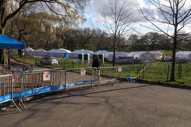 April 9, 2020, New York, New York, United States: Field hospital set up within Central Park in New York in the United States this Thursday, 09. New York City is the epicenter of the Coronavirus pandemic New York United States - ZUMAv122 20200409_zap_v122_014 Copyright: xWilliamxVolcovx