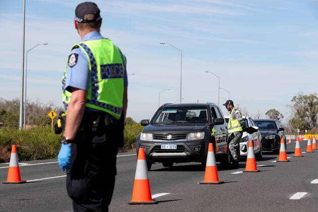 GOOD FRIDAY COVID-19, Police officers and Royal Australian Navy personnel are seen stopping drivers at an intrastate checkpoint on the Forrest Highway near the border of the Peel and South West regions, 110km south of Perth on Friday, April 10, 2020. The West Australian Government have enforced strict intrastate border closures prohibiting all non-essential travel with people without an exemption being turned back. ( NO ARCHIVING, EDITORIAL USE ONLY, NO USE IN BOOKS WITHOUT CONSENT PERTH WA AUSTRALIA  Copyright: xRICHARDxWAINWRIGHTx 20200410001462802377