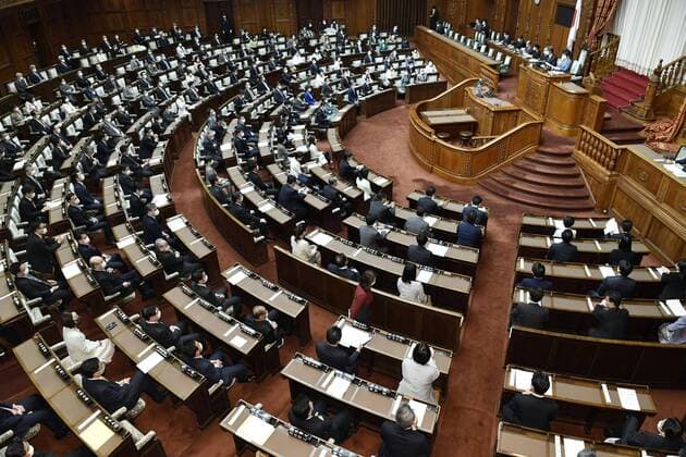 New coronavirus Lawmakers attend a parliamentary session in Tokyo on April 10, 2020, with an increased distance between them amid the spread of the new coronavirus. 