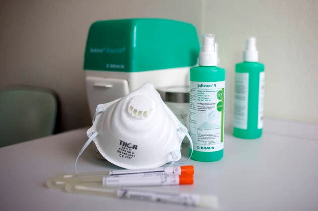 Corona test in the practice of general practitioner Kristin Tributh Potsdam, 09 04 2020 Foto:xF.xBungertx xFuturexImage
