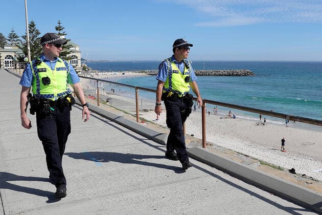 GOOD FRIDAY COVID-19, Police officers are seen patrolling Cottesloe Beach in Perth on Friday, April 10, 2020. Beaches remain open but the Western Australian government have warned the public they could be closed if people do not adhere to social distancing rules. ( NO ARCHIVING, EDITORIAL USE ONLY, NO USE IN BOOKS WITHOUT CONSENT PERTH WA AUSTRALIA  Copyright: xRICHARDxWAINWRIGHTx 20200410001462837992