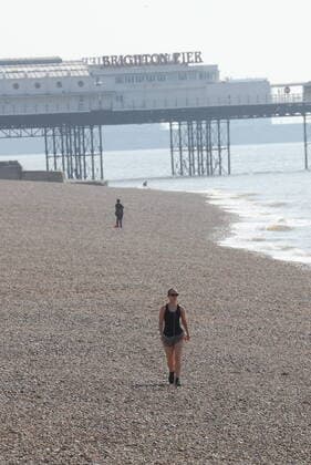 . 10 04 2020. Brighton , United Kingdom. Empty Brighton beach , United Kingdom, during the Good Friday Coronavirus Lockdown.  xStephenxLockx xi-Imagesx IIM-21007-0020