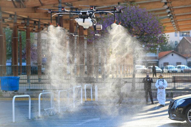 Coronavirus¨Desinfection des rues de Cannes par les services de la voirie. ¨Utilisation d un drone NEWS : Coronavirus - Desinfection rues de Cannes - Crise sanitaire mondiale et la pandemie du Coronavirus Covid19 - 10 04 2020 NicolasGavet Panoramic 