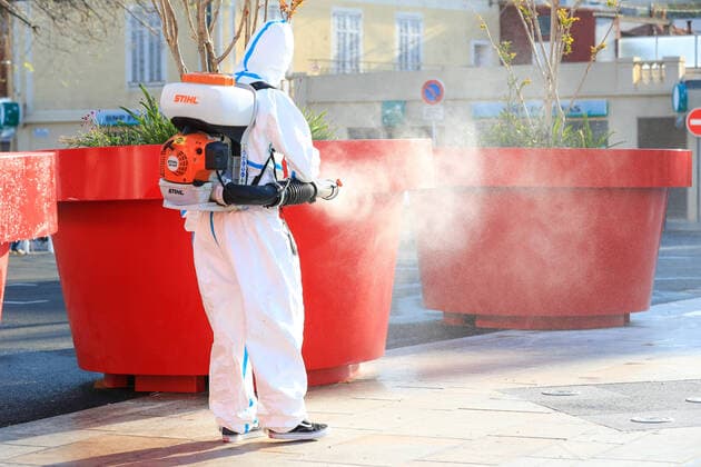 Coronavirus¨¨Desinfection des rues de Cannes par les services de la voirie. ¨¨Utilisation d un drone.¨¨Desinfection ecoles et classes de Cannes NEWS : Coronavirus - Desinfection rues de Cannes - Crise sanitaire mondiale et la pandemie du Coronavirus Covid19 - 10 04 2020 NicolasGavet Panoramic 