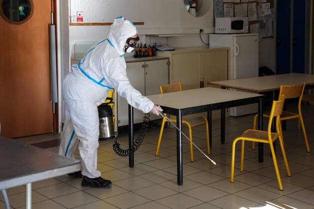 Desinfection ecoles et classes de Cannes NEWS : Coronavirus - Desinfection rues de Cannes - Crise sanitaire mondiale et la pandemie du Coronavirus Covid19 - 10 04 2020 NicolasGavet Panoramic 
