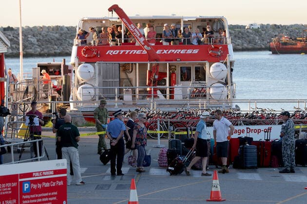 COVID-19 RETURNED TRAVELLERS WA, Passengers from the cruise ship Vasco da Gama are seen disembarking from a Rottnest Express ferry at Fremantle harbour after completing their quarantine period on Rottnest Island on Friday, April 10, 2020. About 200 Western Australia passengers where transported to Rottnest Island after the Vasco da Gama docked in Fremantle harbour 15 days ago.( NO ARCHIVING, EDITORIAL USE ONLY, NO USE IN BOOKS WITHOUT CONSENT PERTH WA AUSTRALIA  Copyright: xRICHARDxWAINWRIGHTx 20200410001462853089