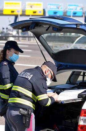 Milan, Coronavirus - Traffic police checks at the highway barrier, Milano Sud exit, Melegnano for possible Easter exodus (Maurizio Maule Fotogramma, Milan - 2020-04-10) p.s. la foto e utilizzabile nel rispetto del contesto in cui e stata scattata, e senza intento diffamatorio del decoro delle persone rappresentate  Copyright: xMaurizioxMaulex xFOTOGRAMMAx